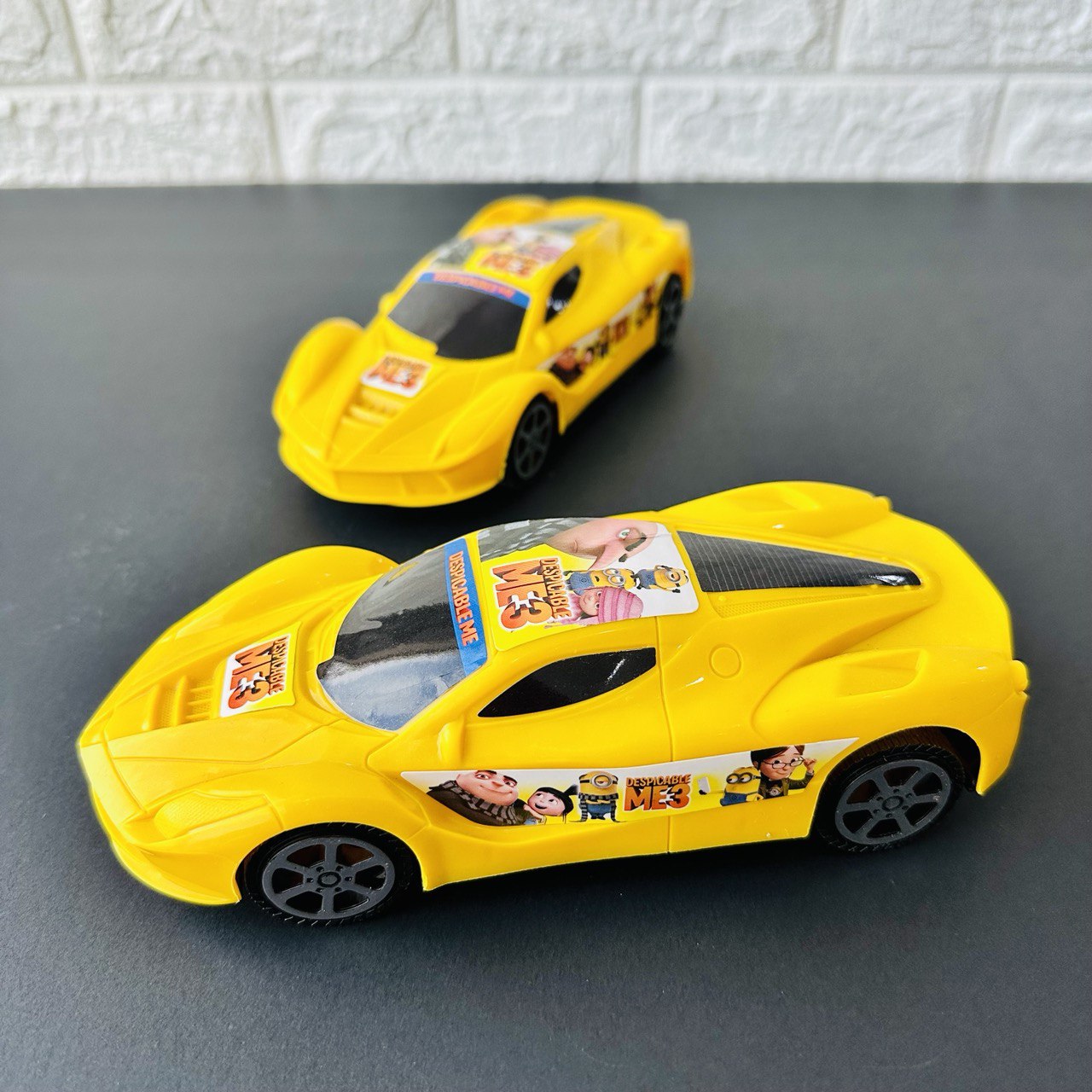 photo_1_2024-01-24_10-40-31 لعبة سيارة فيراري صفراء أطفال بلاستيك - الصورة 1