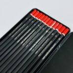 ⁦مجموعة اقلام رصاص درجات للرسم في علبة حديد⁩ - الصورة ⁦2⁩