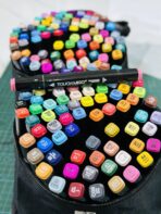 ⁦مجموعه اقلام خطاط ماركر  رسامين وطلبة التصميم الداخلي راسين شنطة 80 ماركر⁩ - الصورة ⁦4⁩