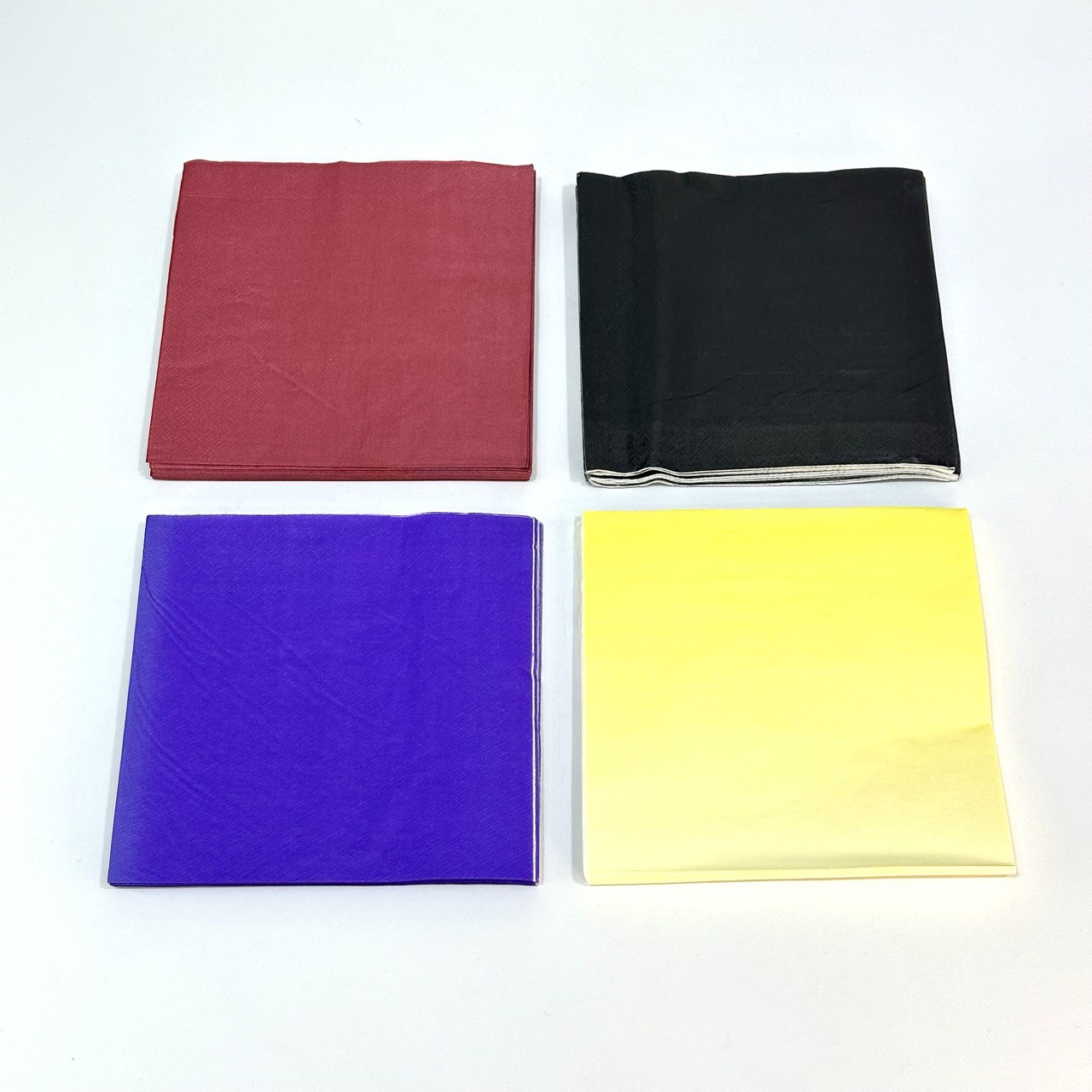 photo_1_2024-02-17_16-46-10 مناديل مناسبة مربعه ملونة عبوة 20 منديل - الصورة 1