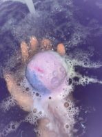 ⁦كرات الاستحمام الفوارة لترطيب البشرة علبة 8 قطع⁩ - الصورة ⁦5⁩