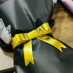 ⁦شريط ذهبي لامع لتغليف الهدايا والحرف اليدوية وصنع الفيونكات⁩ - الصورة ⁦2⁩