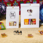 علبة راقية خرزة ذهبية لون ابيض توزيعات للمناسبات والأعياد عبوة 12 علبة