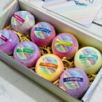 ⁦كرات الاستحمام الفوارة لترطيب البشرة علبة 8 قطع⁩ - الصورة ⁦2⁩