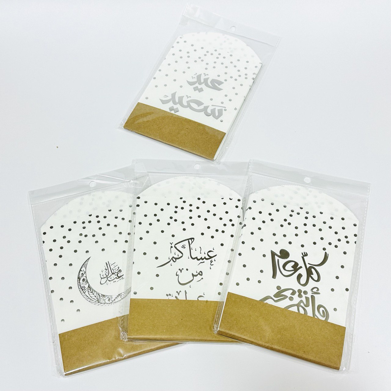 photo_1_2024-04-07_03-11-13 ظرف عيدية أبيض كتابة فضية للأطفال عبوة 12 ظرف - الصورة 1