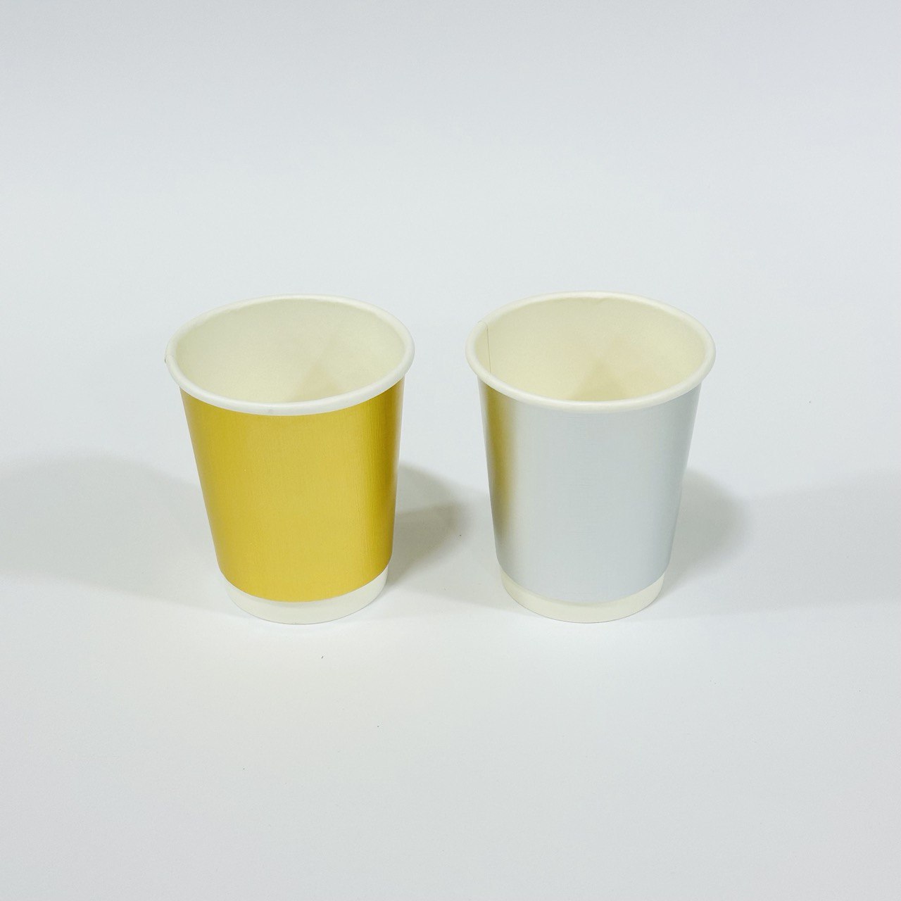 photo_1_2024-06-16_19-26-56 اكواب دبل ذهبية وفضية للمناسبات عبوة 25 كوب - الصورة 1