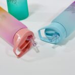 ⁦ترمس مياه أنيق لون مدرج بعبارات تحفيزية 1 لتر مص⁩ - الصورة ⁦2⁩