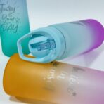 ⁦ترمس مياه أنيق لون مدرج بعبارات تحفيزية 1 لتر مص⁩ - الصورة ⁦3⁩