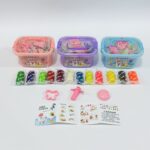 طقم صلصال 12 قطعه مع قوالب في علبة تحافظ عليه من الجفاف