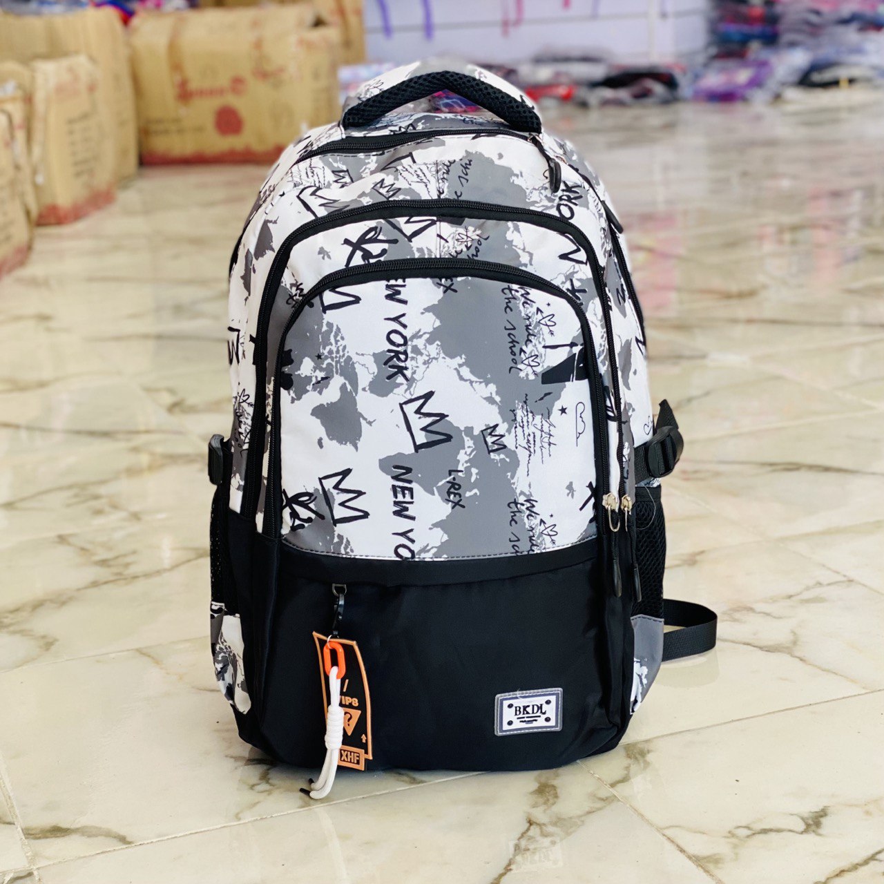 photo_1_2024-08-27_15-58-15 حقيبة مدرسية ممتازة 4 جيوب مناسبة للسفر والاستعمال اليوم - الصورة 1