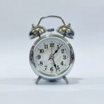 ⁦ساعة منبه فياق حديد كلاسيكي تنبيه جرس مع زر اضاءة⁩ - الصورة ⁦3⁩