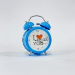 ساعة منبه فياق كلاسيكي حديد مع اضاءة بطارية واحدة