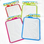 سبورة شنطة وجهين مع خطاط للأطفال مقاس A4 وجه مربعات و أبيض