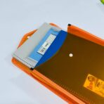 ⁦ملف بطمة ملون شفاف لـ حفظ الأوراق والدفاتر مقاس A4⁩ - الصورة ⁦8⁩