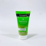 غسول ومقشر وجه للبشرة الدهنية بالليمون والصبار من Neutrogena