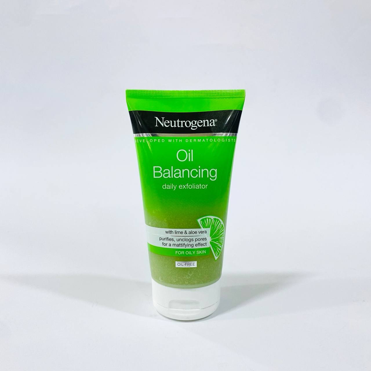 photo_7_2024-09-08_17-59-55 غسول ومقشر وجه للبشرة الدهنية بالليمون والصبار من Neutrogena - الصورة 1