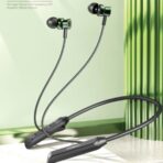 ⁦سماعات بلوتوث الرياضية المغناطيسية MOXOM ,حول الرقبة⁩ - الصورة ⁦3⁩