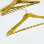 ⁦علاقة ملابس خشبية فاخرة 3 قطع⁩ - الصورة ⁦3⁩