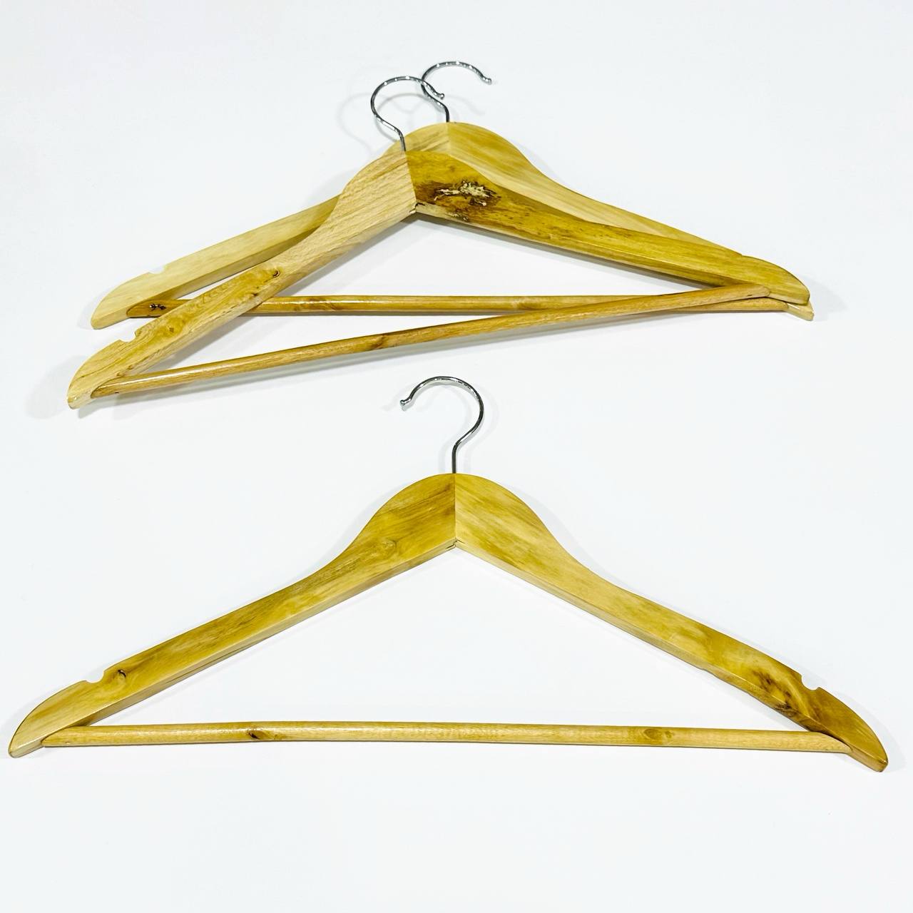 photo_3_2024-10-03_01-49-41 علاقة ملابس خشبية فاخرة 3 قطع - الصورة 1