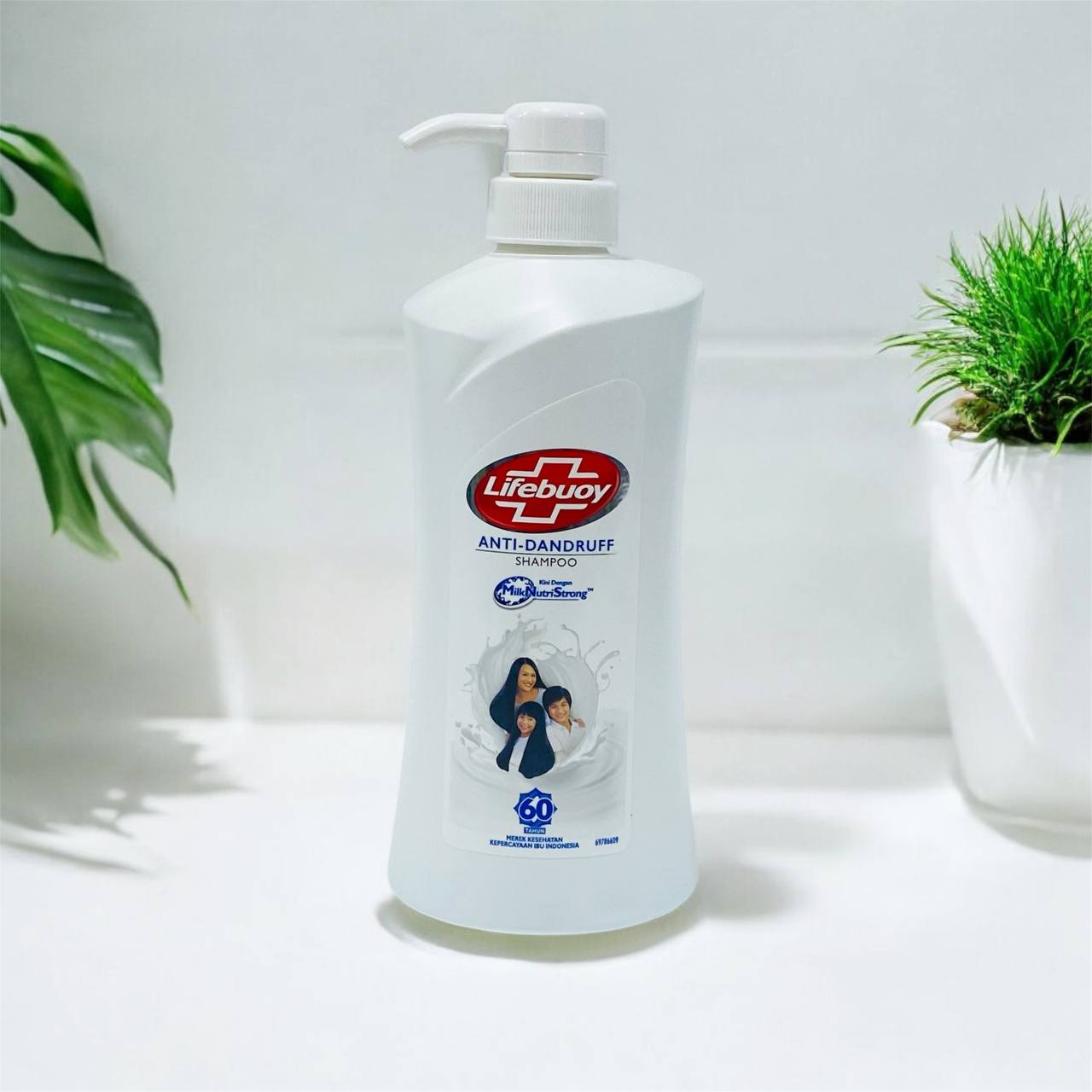 photo_2_2024-11-08_11-39-02 شامبو لايف بوي الأصلي حجم عائلي ضد القشرة 680 مل - الصورة 1