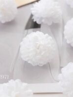 ⁦مجموعة رأس ورد زينة ابيض عدد 30 وردة صناعي للتغليف والتزيين في الحفلات زهور بيضاء⁩ - الصورة ⁦4⁩