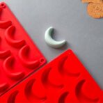 ⁦قالب بشكل هلال لصنع قطع الشوكلاطة و فواحات الشمع وبخور المستكة WFHM77⁩ - الصورة ⁦2⁩