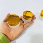 ⁦عبوة زجاجية فاخرة معتمة للكريمات عبوة 30 & 50 مل مع غطاء حماية ومغطة ذهبية⁩ - الصورة ⁦3⁩