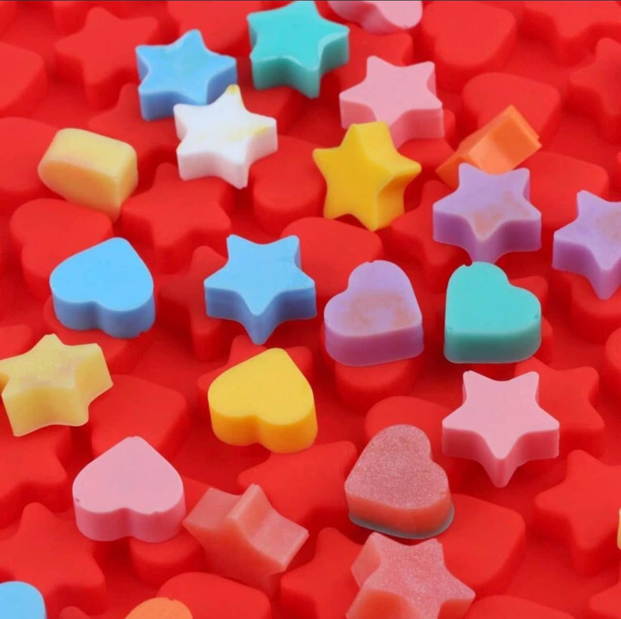 photo_4_2024-12-16_00-51-08 قالب سيلكون مكون من 148 فتحة بشكل نجمة وقلب لصنع الفواحات شموع المعطرة وتزين الشموع وبخور المستكة WFHM77 - الصورة 1