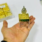 ⁦مجموعة علب توزيعات للمناسبات12 علبة اكريليك مع غطاء ذهبي مزخرف⁩ - الصورة ⁦3⁩