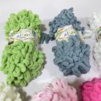 ⁦خيوط اليز بوفي الناعمة لصنع البطانية والشال والملابس - 9 متر - 100 جرام⁩ - الصورة ⁦6⁩