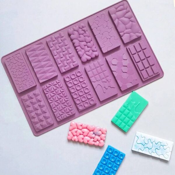 قالب صنع الشكلاطة 12 قطعه توزيعات الاطفال من الشوكلاتة والحلوى وديكور الكعك MA93