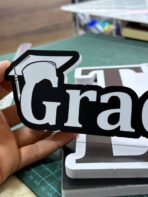 ⁦لوحة جلسات تصوير مشاريع التخرج بعبارات مختلفة⁩ - الصورة ⁦2⁩