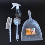 طقم تنظيف المنزل 4 قطع فرشة ليفة , و بخاخ , و مكنسة ,  و لمامة