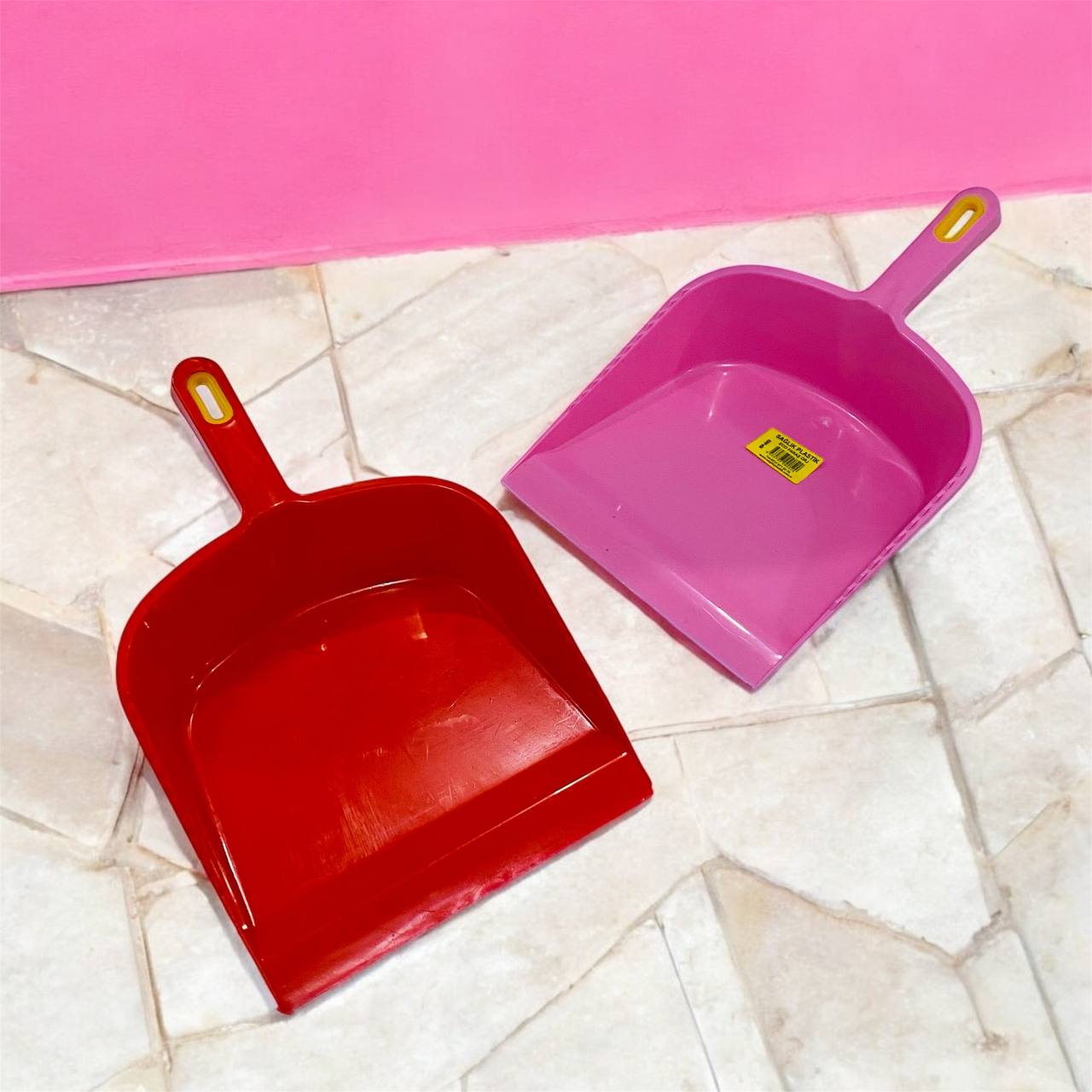 photo_2_2025-02-17_20-01-11 لمامة بلاستيك لتنظيف الأرضية من الأتربة و الغبار - الصورة 1