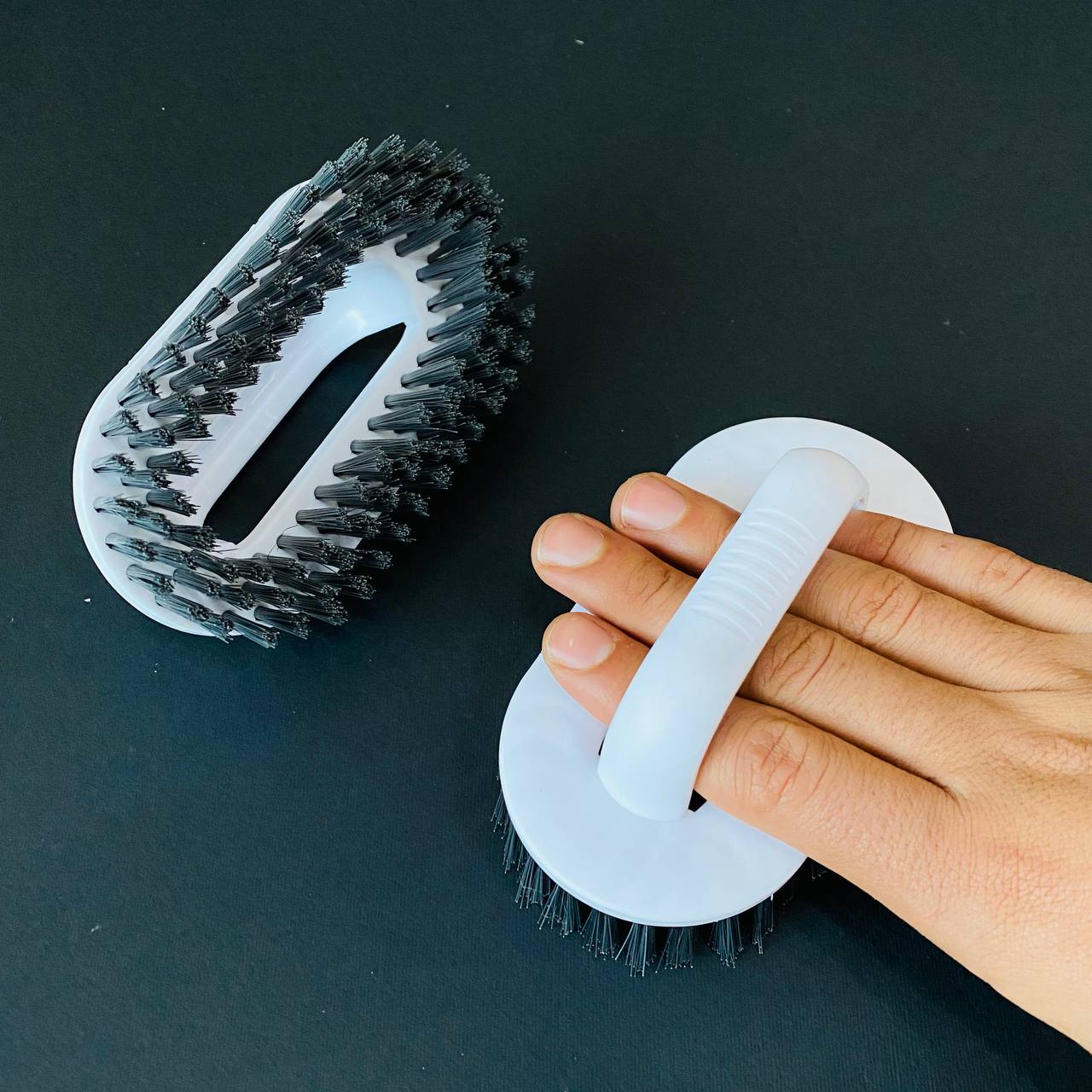 photo_5_2025-02-18_19-11-53 فرشة تنظيف مع مقبض يدوية لتنظيف الأواني و الصحون و ادوات المطبخ - الصورة 1