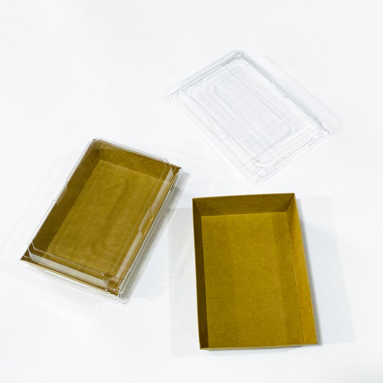 photo_2_2025-03-16_15-17-38 علبة مستطيلة كرتون و غطاء بلاستيك للاستعمال الغذائي شفاف مقاس 15*10 سم - الصورة 1