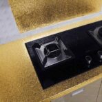 ⁦رول المنيوم لاصق مقاوم للرطوبة ومضاد للتلوث مناسب للمطبخ والطاولات لون فضي / ذهبي⁩ - الصورة ⁦4⁩