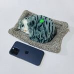 ⁦لعبة قطة نائمة نسخه حقيقية على مخدة، صوت مياااو بالضغط⁩ - الصورة ⁦2⁩