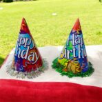 قبعة عيد ميلاد كرتون Happy Birthday مع زينة لامعه ، حجم متوسط