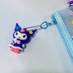 ⁦مقلمة شفافة كيرومي مع ميدالية بـ 3 ألوان تصميم جميل⁩ - الصورة ⁦5⁩