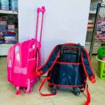 ⁦حقيبة جر مدرسية مناسبة من صف ثاني إلى خامس 3 جيوب⁩ - الصورة ⁦5⁩