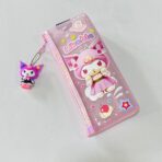 ⁦مقلمة شفافة كيرومي مع ميدالية بـ 3 ألوان تصميم جميل⁩ - الصورة ⁦8⁩