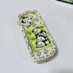 ⁦مقلمة باندا فاخرة مع دفتر ملاحظات وميدالية ، 2 جيوب 1 شفاف ، سوستة غليظة⁩ - الصورة ⁦6⁩