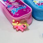 ⁦مقلمة ادوات مدرسية يونيكورن مع ميدالية 2 جيب⁩ - الصورة ⁦5⁩