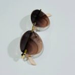 ⁦نظارة شمسية نسائية BVLGARI فراشة جانبية - تدرج بني بدون إطار مع حافظة حماية⁩ - الصورة ⁦6⁩