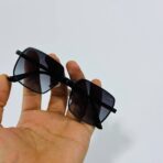 ⁦نظارة شمسية رجالية تصميم شبيه CARTIER عدسات متدرجة باللون الأسود مع حافظة حماية⁩ - الصورة ⁦5⁩