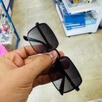 ⁦نظارة شمسية رجالية تصميم شبيه CARTIER عدسات متدرجة باللون الأسود مع حافظة حماية⁩ - الصورة ⁦6⁩