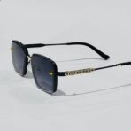 ⁦نظارة شمسية نسائية مع حافظة حماية⁩ - الصورة ⁦2⁩