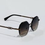 نظارة شمسية نسائية مع حافظة حماية