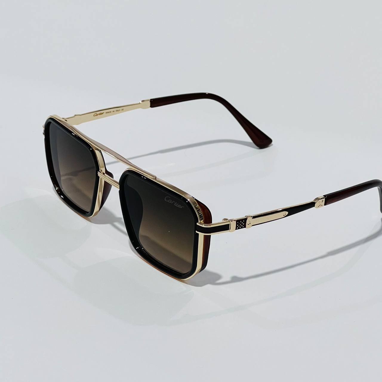 photo_5_2025-12-02_17-55-10 نظارة شمسية رجالية مع حافظة حماية - الصورة 1